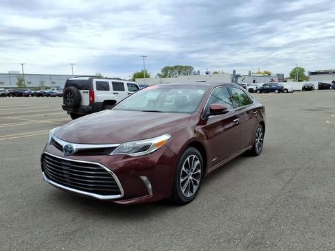 Used 2017 Toyota Avalon XLE Premium w/ All Weather Liner Package FWD image 3