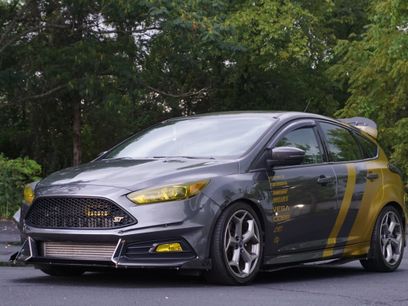 Used 2017 Ford Focus ST w/ Equipment Group 401A