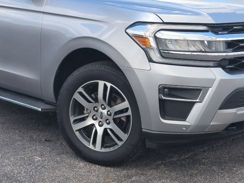 Used 2022 Ford Expedition Max Limited AWD/4WD image 2