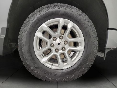 Used 2023 Chevrolet Silverado 1500 RST AWD/4WD image 3