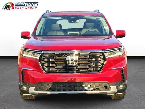 New 2025 Honda Pilot Touring image 3