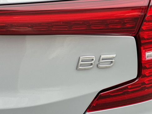 Used 2024 Volvo S60 B5 Plus image 12