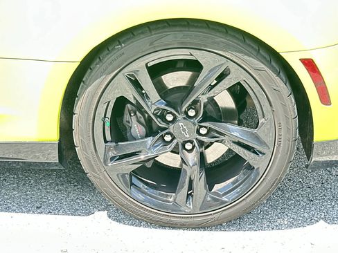 Used 2021 Chevrolet Camaro SS RWD image 12