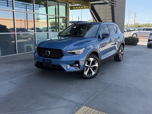 Used 2023 Volvo XC40 B4 Plus w/ Protection Package Premier FWD image 2