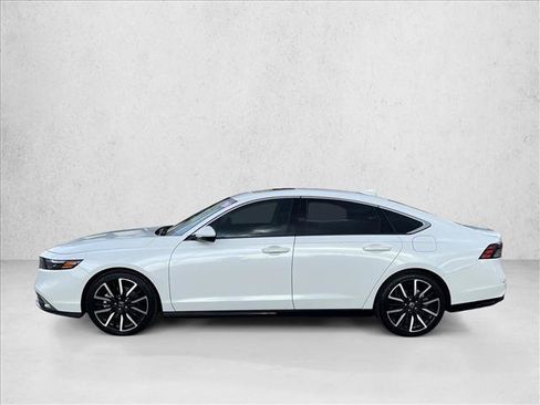 Used 2024 Honda Accord Touring image 2