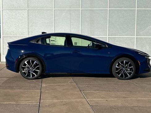 New 2026 Toyota Prius Plug-In Hybrid FWD image 3