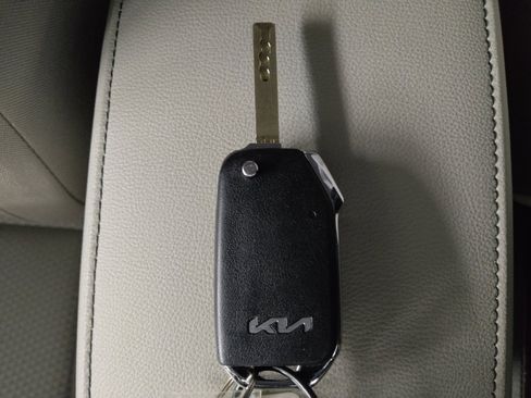 Used 2025 Kia Soul LX image 32