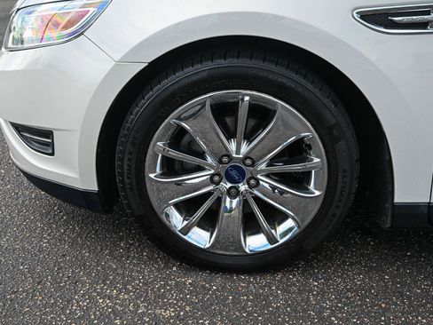 Used 2010 Ford Taurus Limited FWD image 12