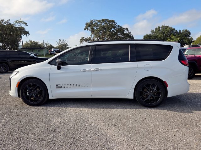 New 2027 Chrysler Pacifica Select FWD image 5
