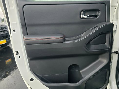 Used 2025 Nissan Frontier PRO-4X w/ Pro Convenience Package image 39