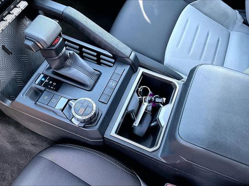 Certified 2025 Toyota Tacoma TRD Off-Road image 15