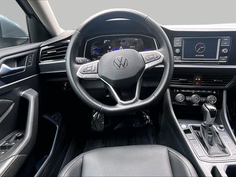 Used 2023 Volkswagen Jetta SE FWD image 6