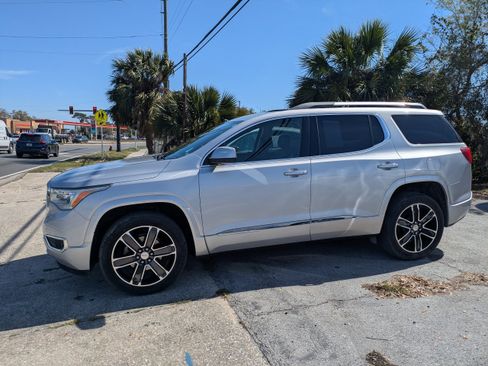 Used 2019 GMC Acadia Denali image 7