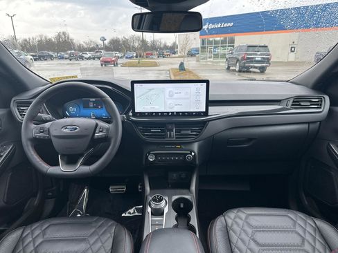 Used 2023 Ford Escape ST-Line Elite w/ Premium Technology Package image 2