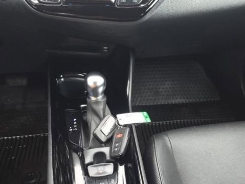 Used 2022 Toyota C-HR Limited FWD image 19