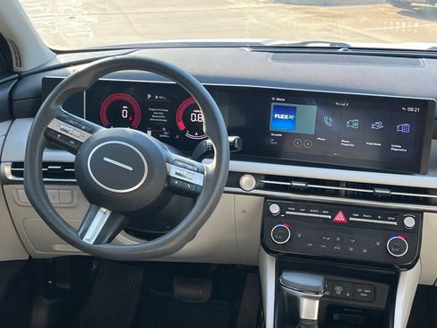 Used 2025 Hyundai Tucson SEL FWD image 18