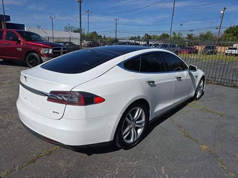Used 2015 Tesla Model S 90D image 3