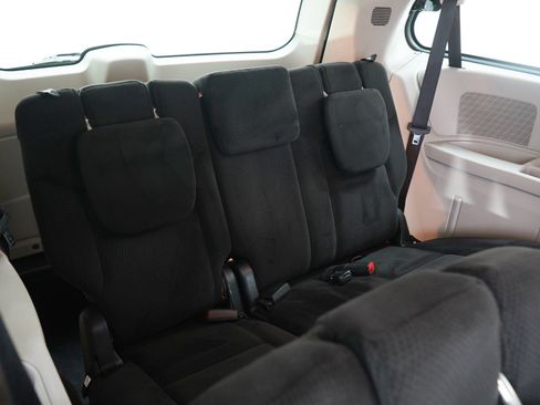 Used 2014 Dodge Grand Caravan SXT w/ Rear Park Assist Package FWD image 15