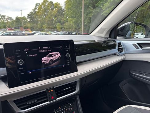 Used 2025 Volkswagen Taos SE image 35