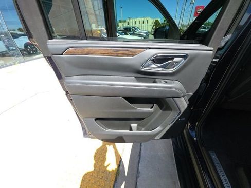 Used 2023 Chevrolet Suburban Premier image 22