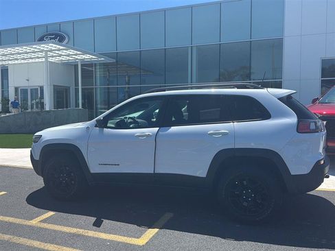 Used 2019 Jeep Cherokee Trailhawk AWD/4WD image 13