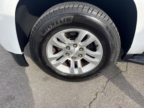 Used 2019 Chevrolet Suburban LT image 18