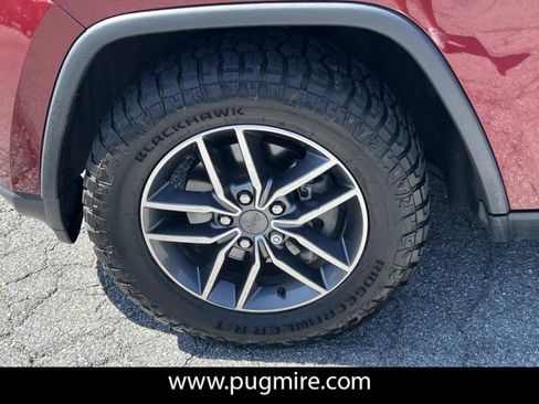 Used 2019 Jeep Grand Cherokee Laredo w/ Laredo X Package RWD image 11