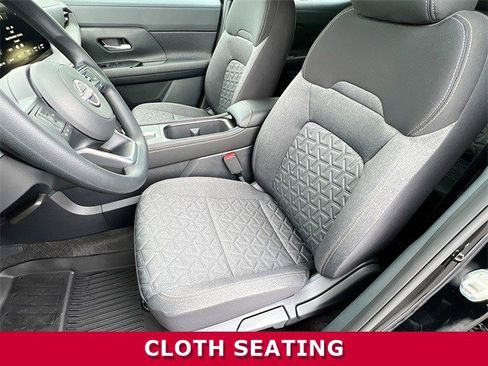 Used 2025 Nissan Kicks SV image 3