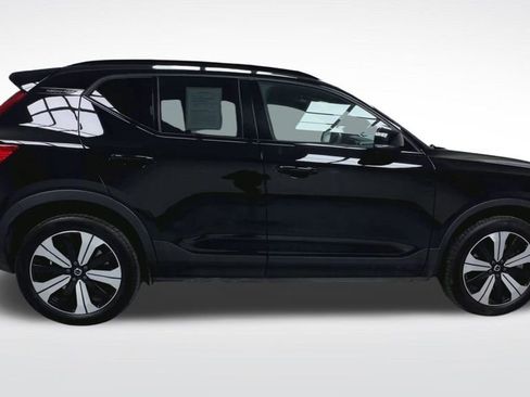 Used 2023 Volvo XC40 Recharge Core image 9