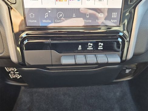 Used 2025 RAM 1500 Laramie image 19