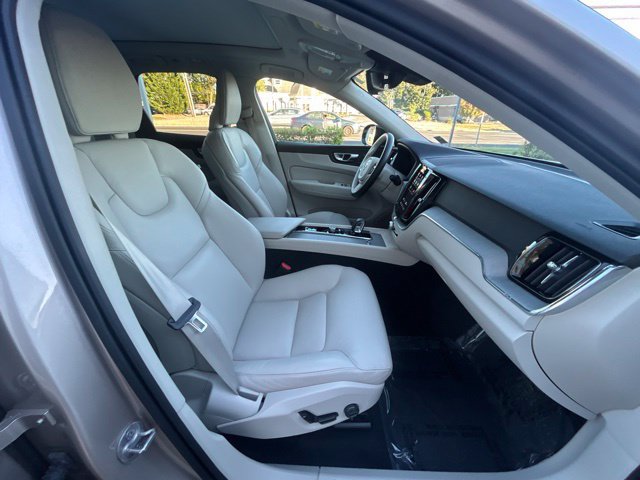 Used 2024 Volvo XC60 B5 Plus w/ Climate Package AWD/4WD image 15