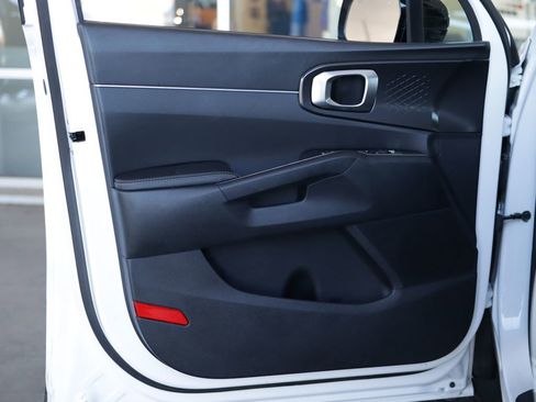 Used 2022 Kia Sorento S image 25