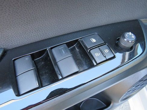 Used 2022 Toyota Prius L Eco image 33