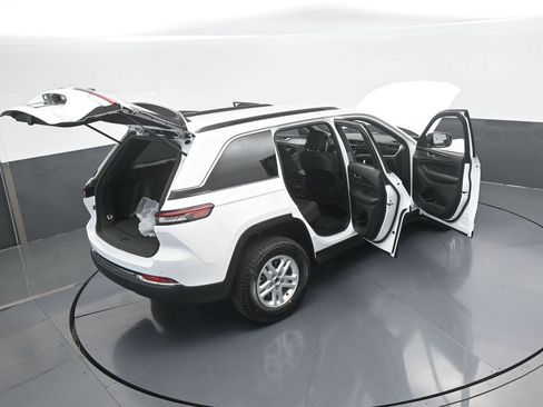 Used 2025 Jeep Grand Cherokee Laredo image 65