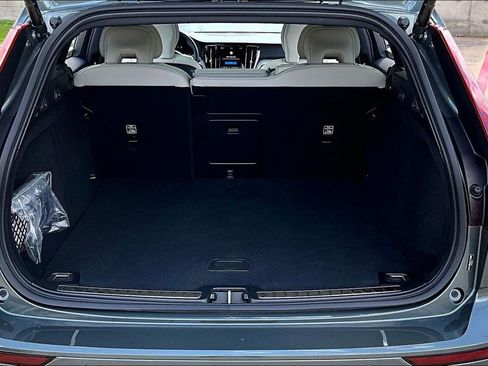 New 2026 Volvo V60 B5 Cross Country Ultra image 41