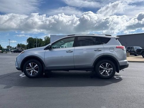 Used 2018 Toyota RAV4 XLE AWD/4WD image 3