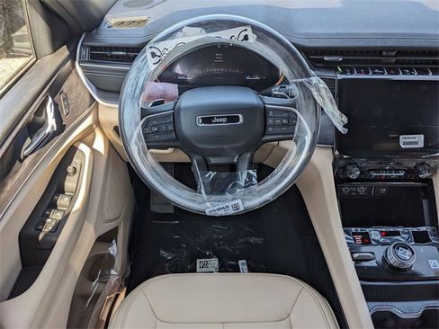 New 2025 Jeep Grand Cherokee L Limited image 13