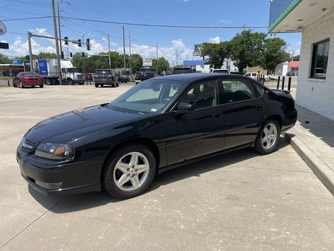 Used 2004 Chevrolet Impala SS w/ Preferred Equipment Group image 4