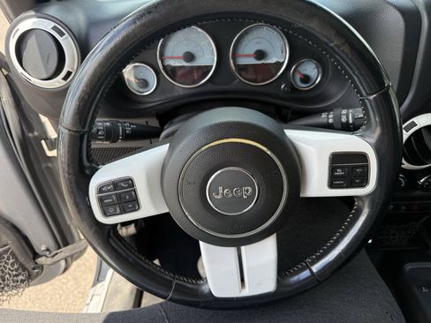 Used 2014 Jeep Wrangler Unlimited Sahara AWD/4WD image 21
