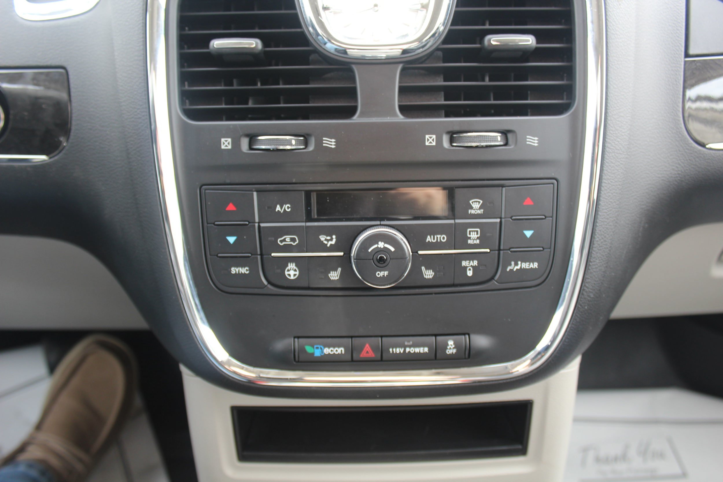 Used 2015 Chrysler Town & Country Touring w/ Trailer Tow Group FWD image 12