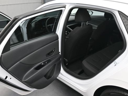 Used 2025 Hyundai Elantra SEL FWD image 11