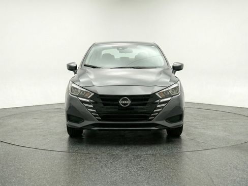 Used 2025 Nissan Versa SV image 2