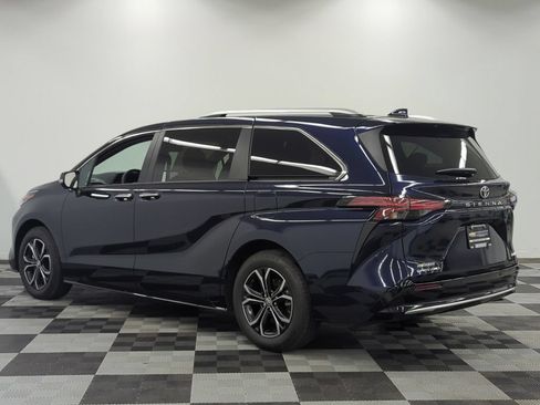 Used 2026 Toyota Sienna Platinum AWD/4WD image 5