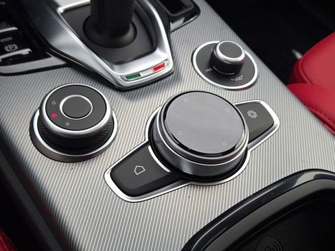 New 2025 Alfa Romeo Stelvio Sprint image 27