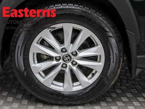 Used 2022 Toyota Corolla Cross LE image 30