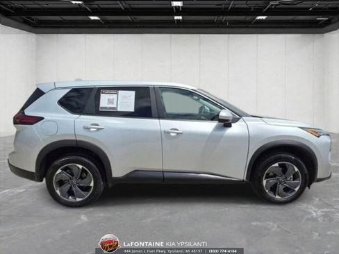 Used 2025 Nissan Rogue SV FWD image 6