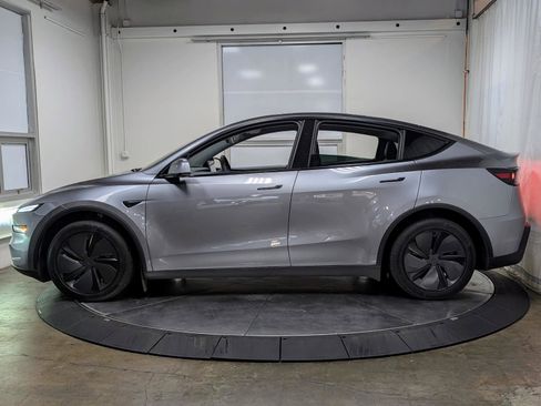 Used 2026 Tesla Model Y AWD image 6