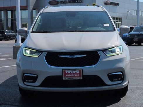 Used 2021 Chrysler Pacifica Touring-L FWD image 4