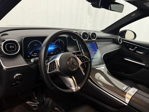 Used 2024 Mercedes-Benz GLC 300 4MATIC SUV image 9
