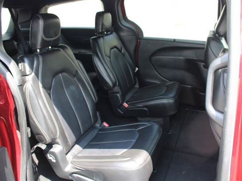 Used 2025 Chrysler Pacifica Select FWD image 15